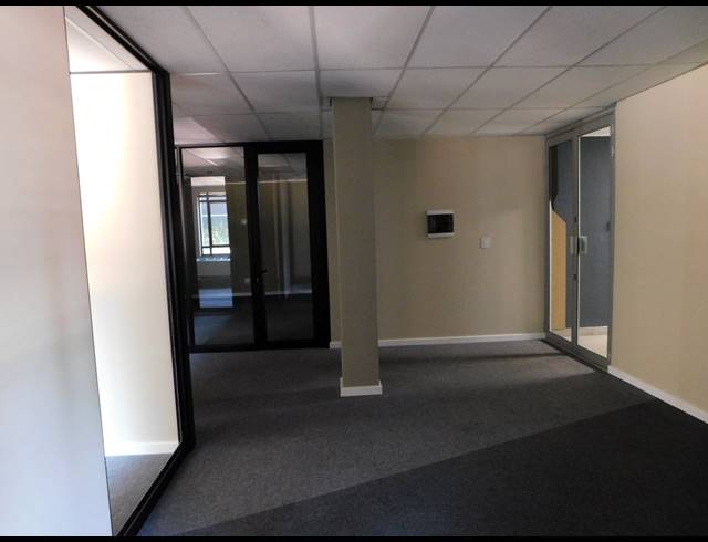 135M² OFFICE TO LET IN HYDE PARK
